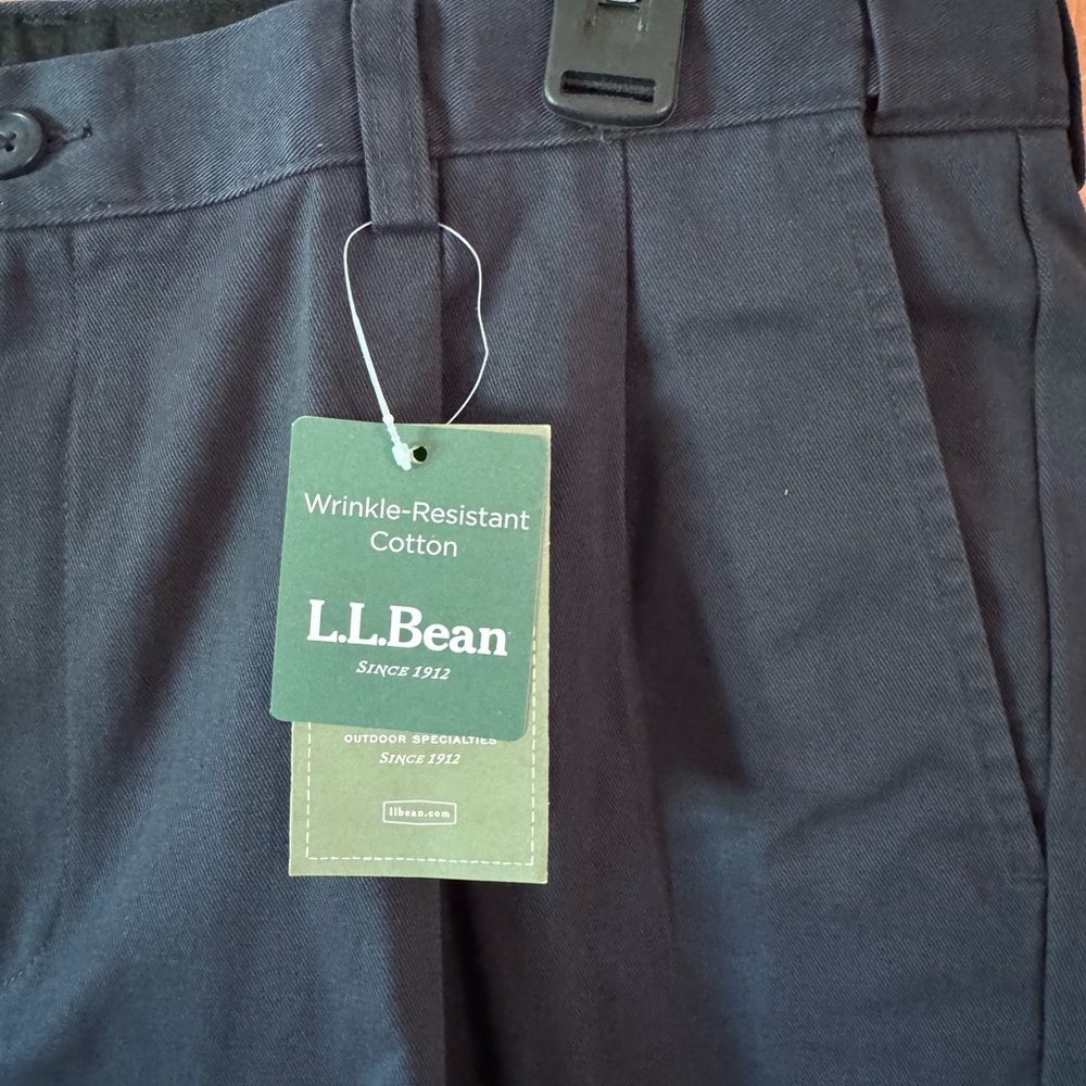 L.L. Bean Men’s Navy Classic Fit Chino Pants –Size 37x32 – NWT  Everyday Comfort - Picture 3 of 6